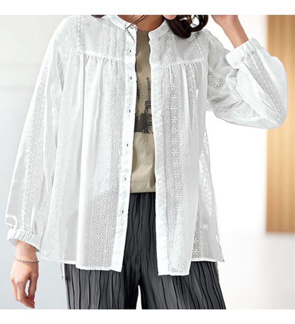 BELLUNA（ベルーナ）の「身体のラインを気にしない！シアー刺しゅうゆったりブラウス（シャツ）」｜オフ白