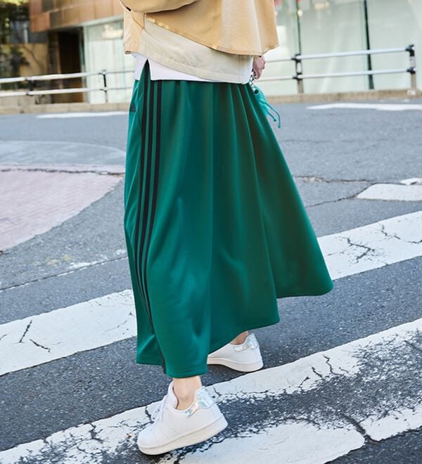 海外限定Adidas × ディズニー スカート ネイビー SサイズKE6655 海外限定S Adidas × ディズニー スカート ネイビー KE6655