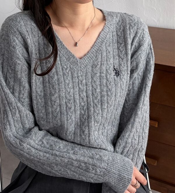 RANAN（ラナン）の「＜U.S.POLO ASSN.＞ワンポイントケーブルVネックニット（ニット・セーター）」｜詳細画像