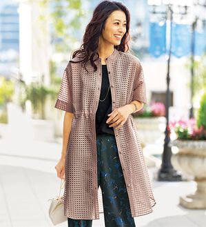 BELLUNA（ベルーナ）の「シアーチェック大人顔ロング丈シャツ（シャツワンピース）」｜グレージュ