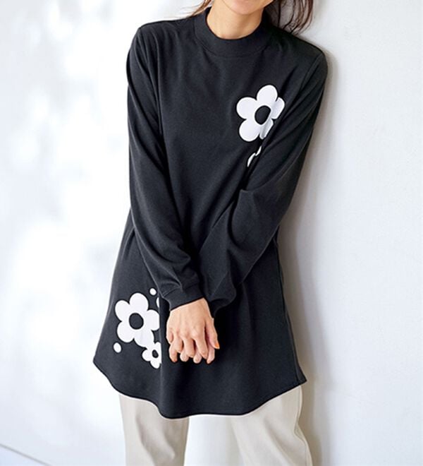 BELLUNA（ベルーナ）の「【メルティポンチ】プリントチュニック（チュニック）」｜大花柄(黒)