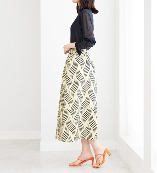 BELLUNA（ベルーナ）の「【Ｌａｇｒｉｌｕａ】フロッキープリント使いフレアースカート（ロングスカート）」｜詳細画像