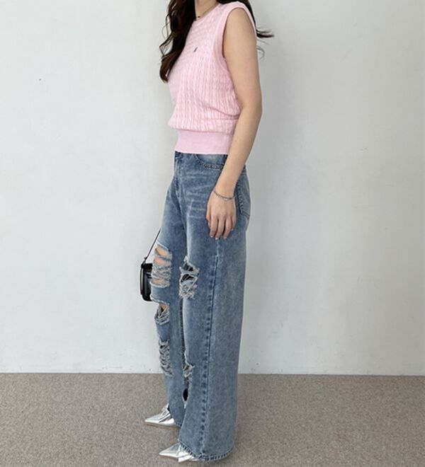 GeeRA（ジーラ）の「ケーブル編み刺しゅうノースリニット（ベスト）」｜詳細画像