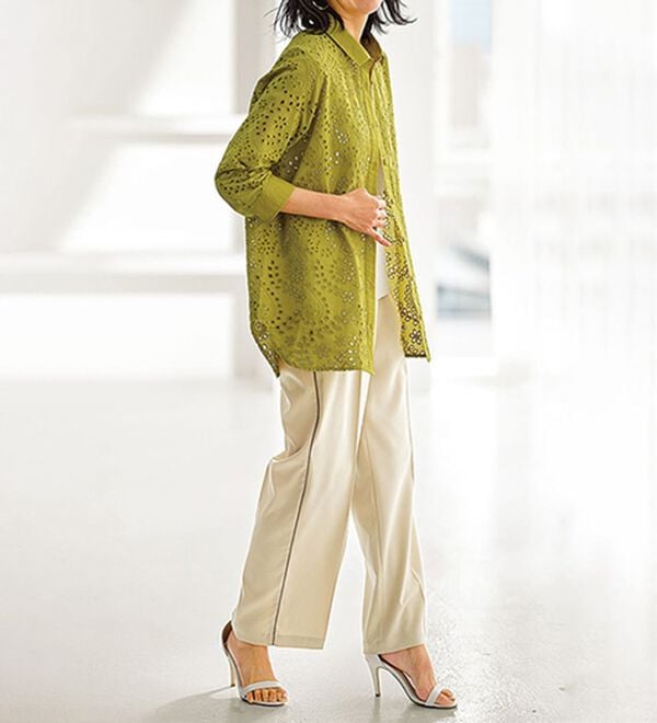 BELLUNA（ベルーナ）の「花柄レース刺しゅうシャツチュニック（チュニック）」｜詳細画像