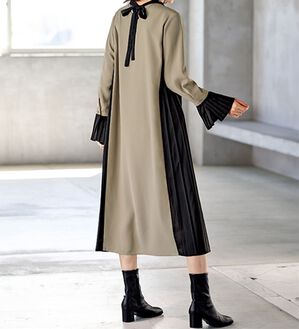 BELLUNA（ベルーナ）の「大人のモノトーンを着こなす配色プリーツワンピース（その他ワンピース）」｜グレージュ系