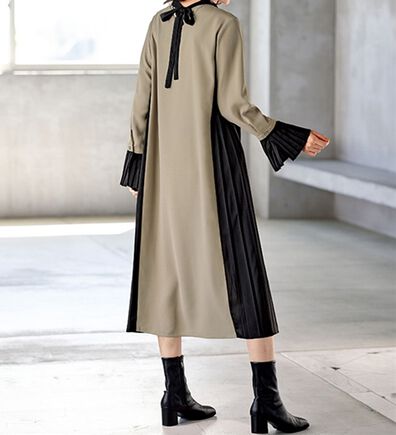 BELLUNA（ベルーナ）の「大人のモノトーンを着こなす配色プリーツワンピース（その他ワンピース）」