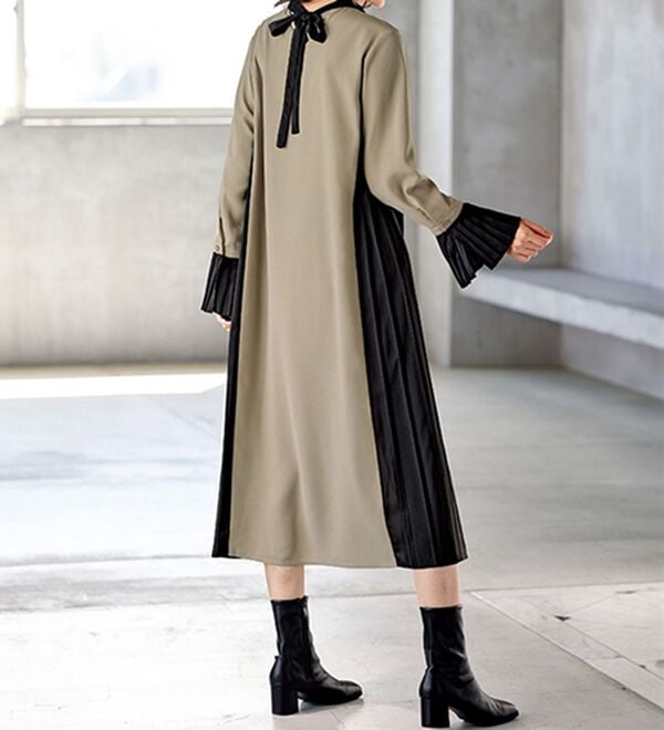 BELLUNA（ベルーナ）の「大人のモノトーンを着こなす配色プリーツワンピース（その他ワンピース）」｜グレージュ系