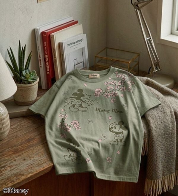 BELLUNA（ベルーナ）の「＜Disney＞【ミッキー】桜柄プリントTシャツ（Tシャツ）」｜詳細画像