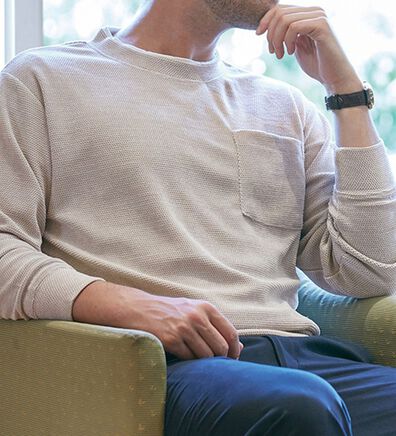 「１枚で様になるニットトレーナー（メンズトレーナー）」