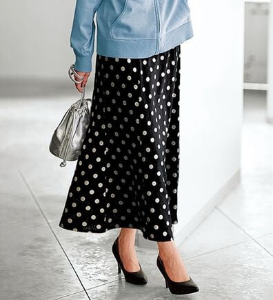 BELLUNA（ベルーナ）の「麻混素材ドット柄フレアースカート（ロングスカート）」