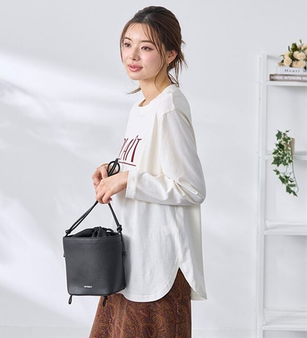 BELLUNA（ベルーナ）の「綿１００％素材フロッキーロゴ長袖Ｔシャツ（Tシャツ）」｜詳細画像