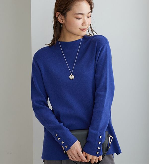BELLUNA（ベルーナ）の「もちもち袖ボタンニットプルオーバー（ニット・セーター）」｜ブルー