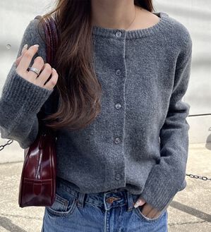 GeeRA（ジーラ）の「ニットクルーネックカーディガン（ニットカーディガン）」｜詳細画像