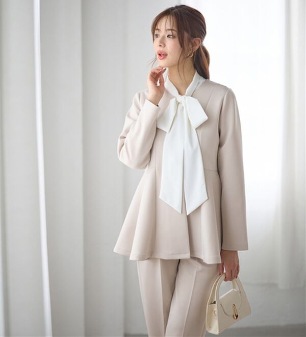 GeeRA（ジーラ）の「【２点セット】ペプラムジャケットテーパードパンツセットアップスーツ（パンツスーツ）」｜詳細画像