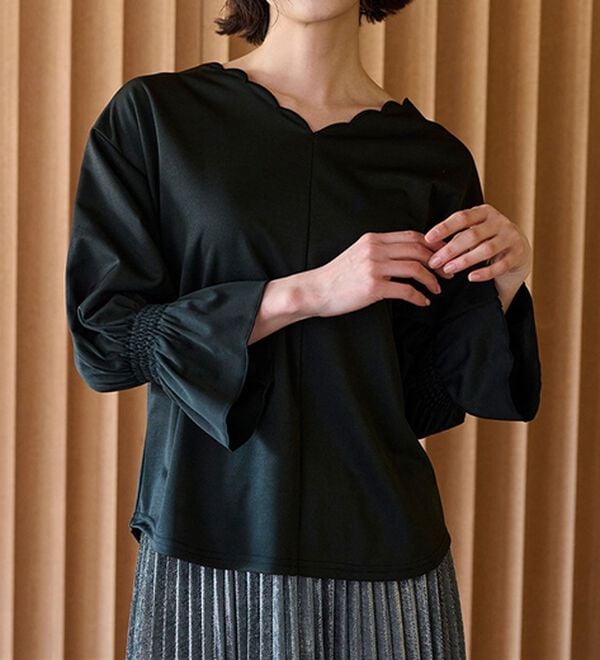 RANAN（ラナン）の「ひんやり！キャンディースリーブスカラップブラウス（カットソー）」｜ブラック