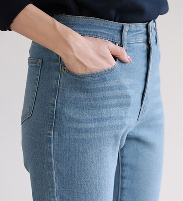 Pierrot（ピエロ）の「【ストレッチ素材】大人のためのゆるテーパードデニムパンツ（フルレングスパンツ）」｜詳細画像