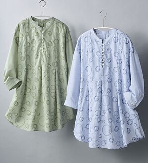 BELLUNA（ベルーナ）の「【２枚組】綿混素材くるくるドット刺しゅうチュニック（チュニック）」｜2枚組