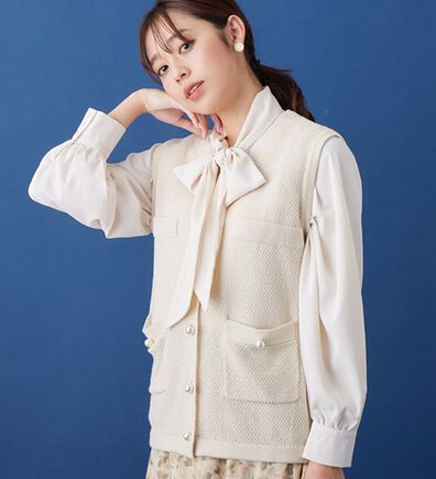 alotta（アロッタ）の「パール調ボタン付ツイード見えニットベスト（ベスト）」