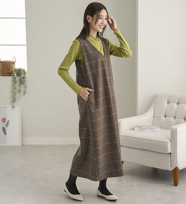 BELLUNA（ベルーナ）の「《ＨｕｇＲｅａｍコットン》Ｖネックジャンパースカート（ジャンパースカート）」｜詳細画像