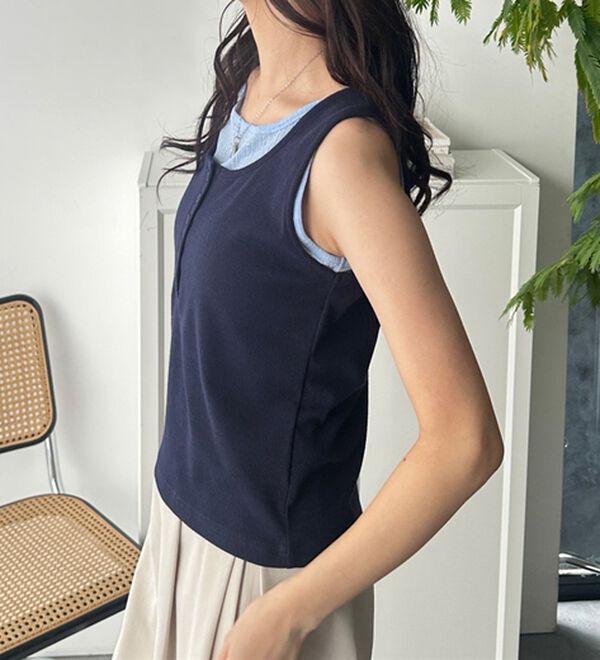 GeeRA（ジーラ）の「ヘンリーネックレイヤード風タンクトップ（タンクトップ・キャミソール）」｜詳細画像