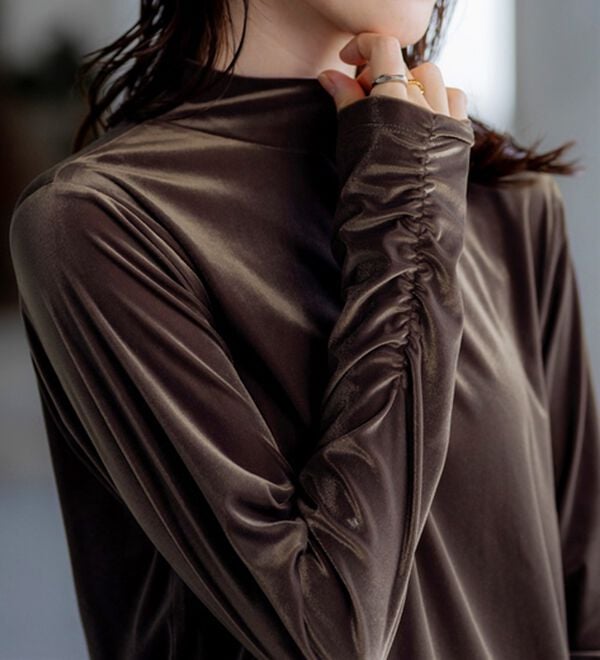 BELLUNA（ベルーナ）の「艶やかシアーベロア袖シャーリングプルオーバー（カットソー）」｜詳細画像