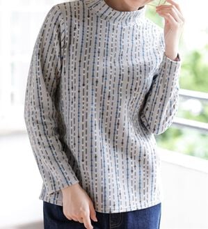 LAVIENNE（ラヴィエンヌ）の「【薄いのに暖かい】薄手ストレッチフリースのプリントハイネック長袖（ニット・セーター）」｜グレードット