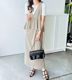 GeeRA（ジーラ）の「楽ちん！ペプラムジャンパースカート（ジャンパースカート）」｜ベージュ