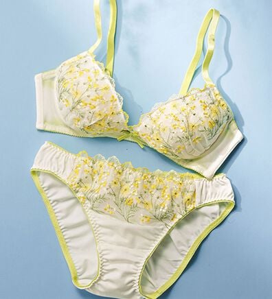 YU'NOW（ユナウ）の「ぷるるん谷間のノンワイヤーブラ＆ショーツセット（ブラジャー＆ショーツセット）」