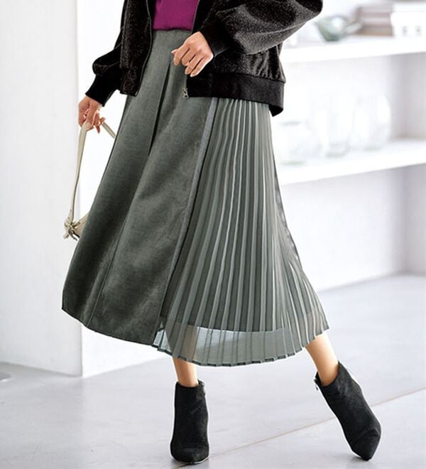 BELLUNA（ベルーナ）の「スエード調プリーツ切替スカート（ミニスカート）」｜チャコール