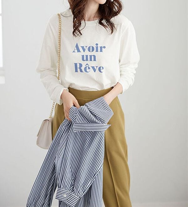 BELLUNA（ベルーナ）の「着回し上手に！きれい見え綿１００％素材ロゴプルオーバー（カットソー）」｜詳細画像