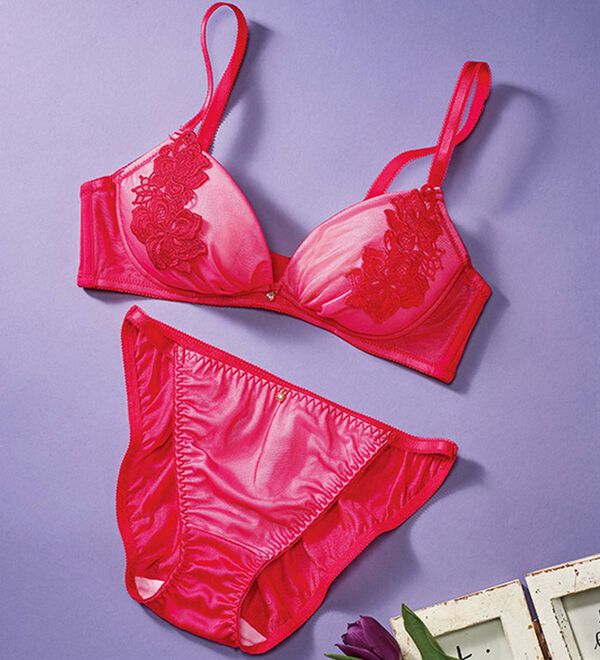 YU'NOW（ユナウ）の「ぷるるん谷間のノンワイヤーブラ＆ショーツセット（ブラジャー＆ショーツセット）」｜詳細画像