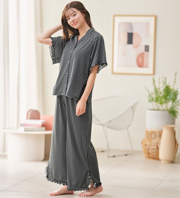 YU'NOW（ユナウ）の「【上下２点セット】レーヨンブレンドフリルシャツパジャマ（パジャマ・ルームウェア）」｜詳細画像