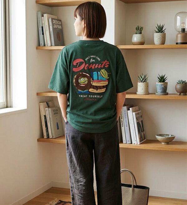 BELLUNA（ベルーナ）の「＜Ｄｉｓｎｅｙ＞【エイリアン】バックサガラ刺しゅうワイドシルエットＴシャツ（Tシャツ）」｜詳細画像