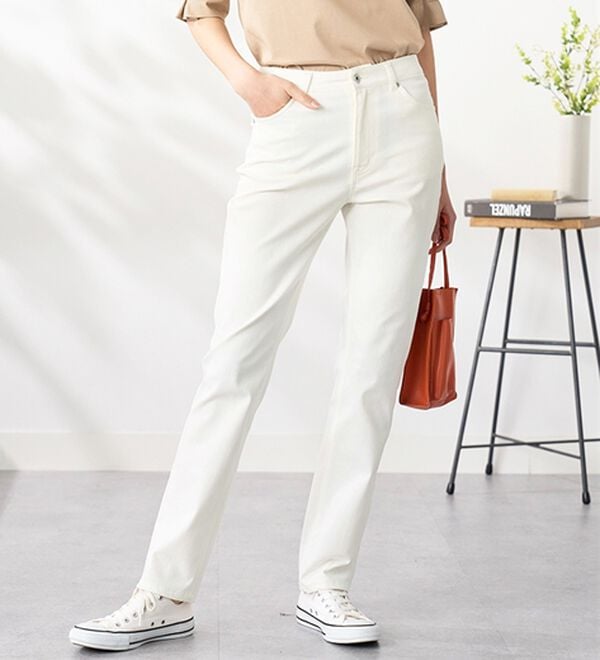 BELLUNA（ベルーナ）の「ヒンヤリ冷感！ライトオンスジーンズ（フルレングスパンツ）」｜オフ白3