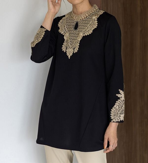 BELLUNA（ベルーナ）の「配色レース使い華やかチュニック（チュニック）」｜詳細画像