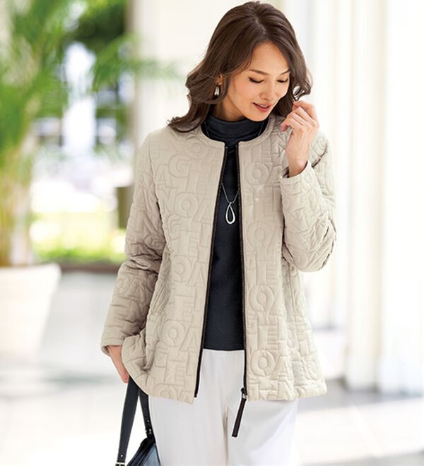 BELLUNA（ベルーナ）の「《軽くて暖かい！》英字キルト中わたデザインジャケット（ハーフコート）」｜ベージュ