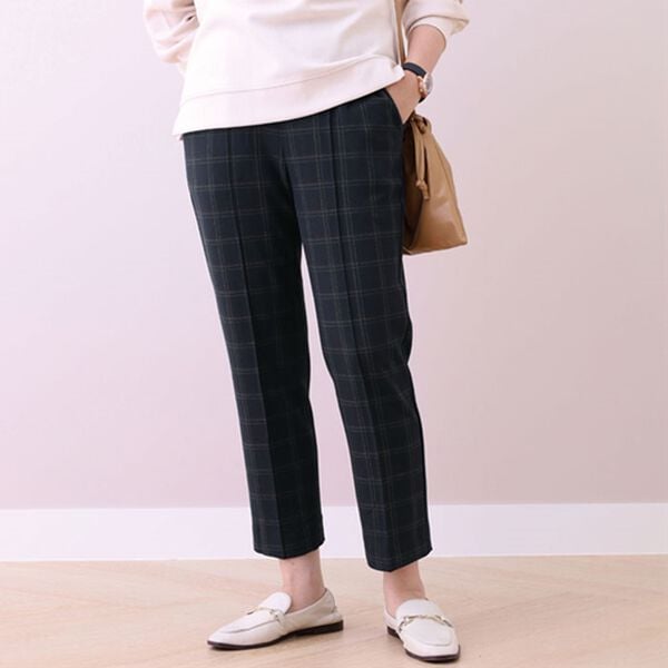 BELLUNA（ベルーナ）の「ストレッチ素材センタープレス入りテーパードパンツ（テーパードパンツ）」｜ネイビー系チェック