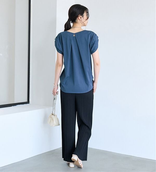 BELLUNA（ベルーナ）の「華奢見せ！後ろ美人デザインプルオーバー（カットソー）」｜詳細画像