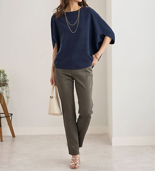 BELLUNA（ベルーナ）の「サラリ速乾！綿サテンストレッチカラーパンツ（フルレングスパンツ）」｜詳細画像