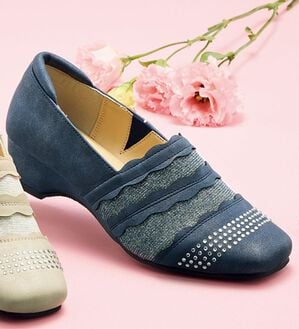 BELLUNA（ベルーナ）の「４Ｅラメ使いウェッジパンプス（パンプス）」｜ネイビー