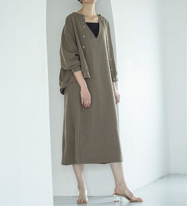 BELLUNA（ベルーナ）の「サラリ麻調素材Ｖネックジャンパードレス（ジャンパースカート）」｜詳細画像