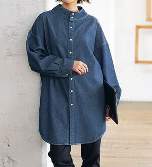 BELLUNA（ベルーナ）の「デニム素材ハイネックチュニック（シャツ）」｜インディゴ