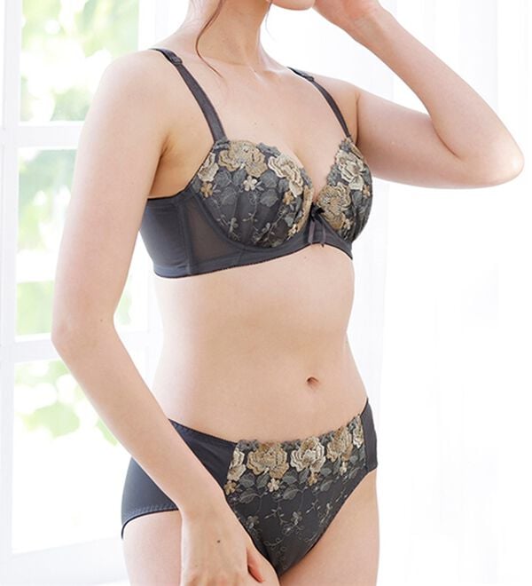 LAVIENNE（ラヴィエンヌ）の「背中美ブラ＆ショーツ（ブラジャー）」｜詳細画像