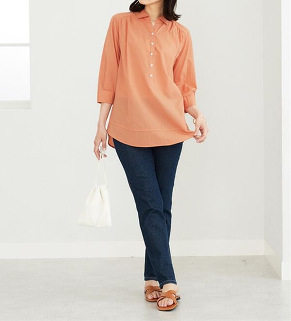 BELLUNA（ベルーナ）の「【シワになりにくい】サラリ快適！ギャザー使いシャツチュニック（チュニック）」｜詳細画像