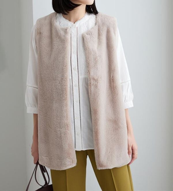 BELLUNA（ベルーナ）の「レース&times;ピンタック使いシャツチュニック（チュニック）」｜詳細画像