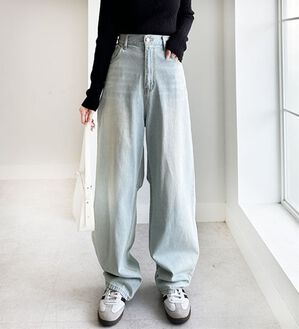 GeeRA（ジーラ）の「美脚魅せカーブデニム（フルレングスパンツ）」｜サックス