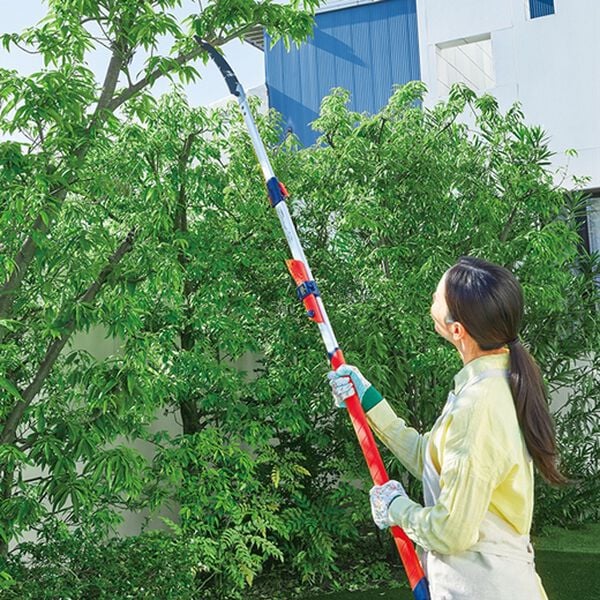 「伸縮式高枝鋸「剪定カーブソー」（ガーデニング・園芸用品）」｜1