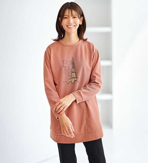 BELLUNA（ベルーナ）の「＜ＥＬＬＥ　Ａｃｔｉｖｅ＞かのこロゴプリントチュニック（チュニック）」｜サーモンピンク