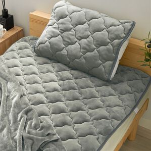 iellio（イエリオ）の「フランネルボリューム敷パッド・枕パッド＜吸湿発熱・抗菌防臭・あったか・敷きパッド＞（敷パッド）」｜チャコールグレー