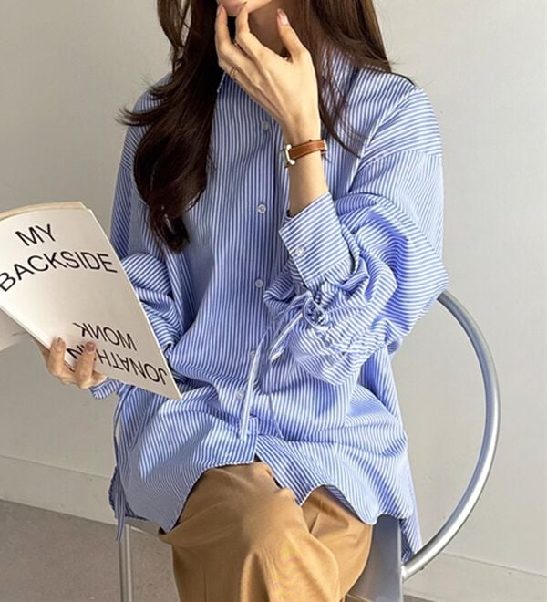 GeeRA（ジーラ）の「バックギャザー＆リボンデザインシャツ（シャツ）」｜詳細画像